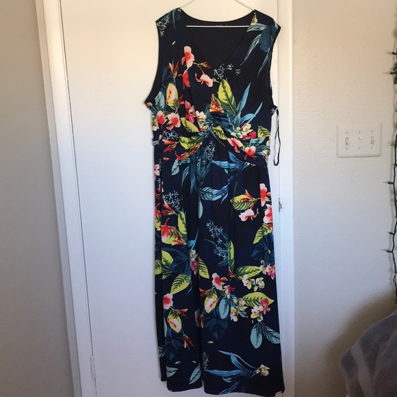 Beautiful floral dress - Picture 1 of 1